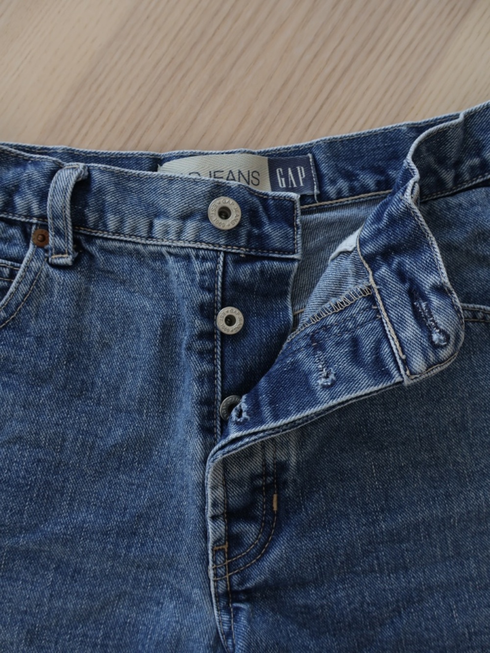 Gap Vintage Y2K Low Rise Denim Jean Shorts Medium Blue Wash Button Fly Size 6 - Picture 2 of 8